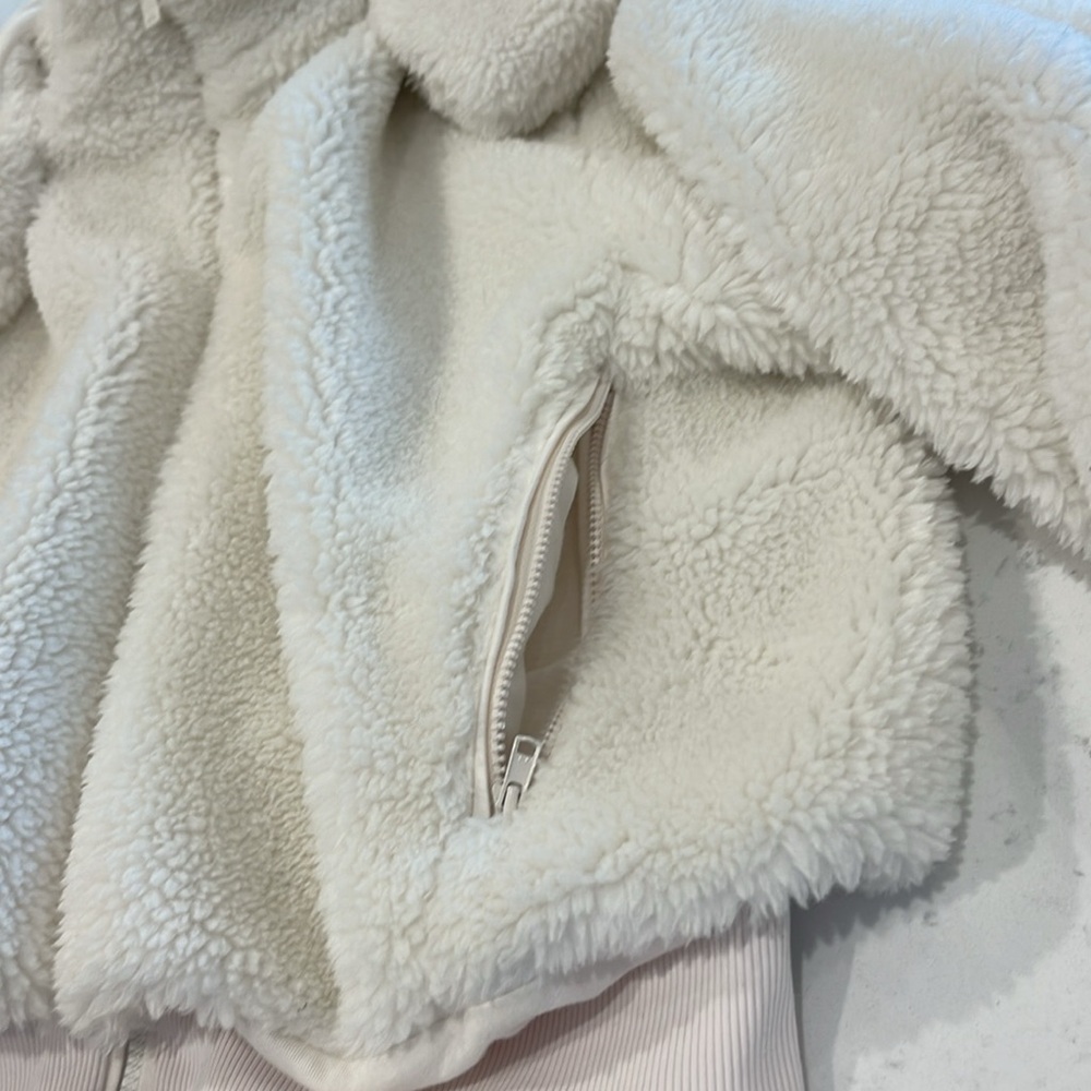 ALO Yoga Cream Sherpa Zip-Up Jacket - Picture 6 of 7